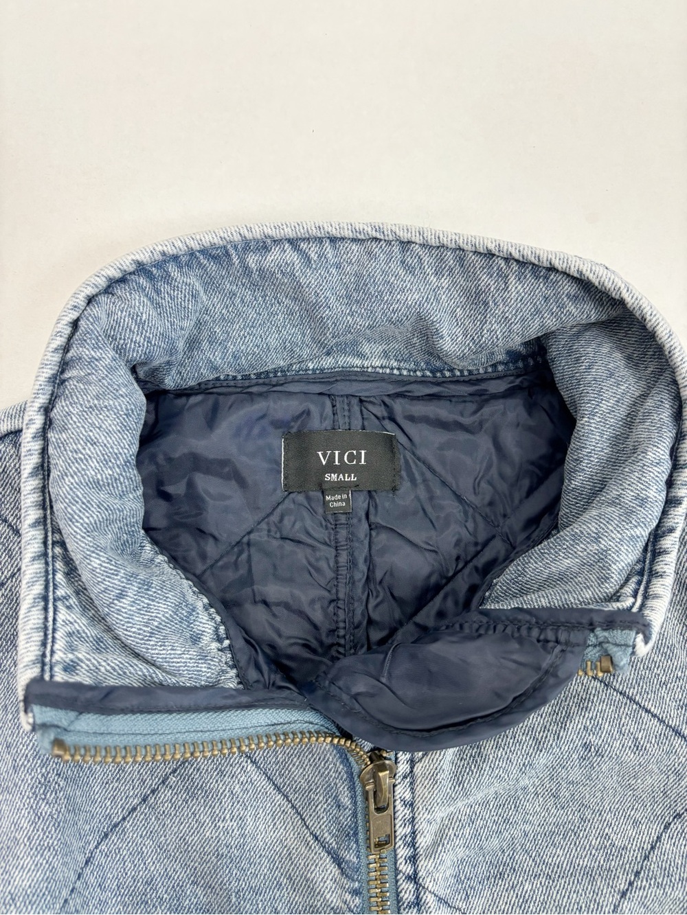 VICI Xander Quilted Denim Jacket in Medium Wash Size S - Picture 6 of 9